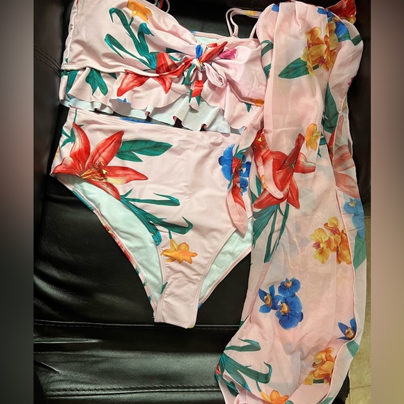 3 Piece Bikini Set - Picture 5 of 7